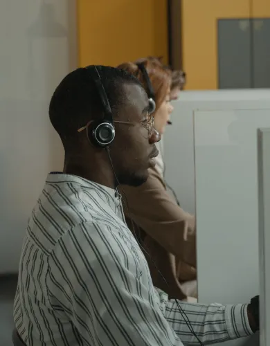 Call Queueing helps agents manage high all volumes