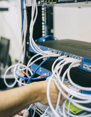 Field-engineer-manually-undertaking-disaster-recovery